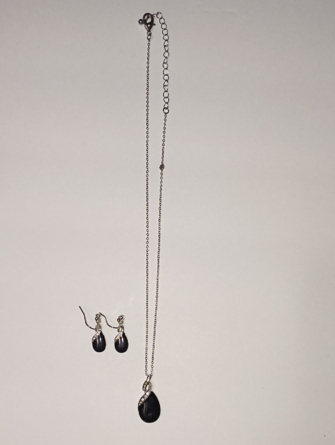 Elegant Black Teardrop Necklace And Earring Set - Silver Tone 20$